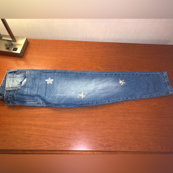 Denim Indigo light blue boyfriend jeans with sewed holographic glitter stars. - Picture 2 of 4